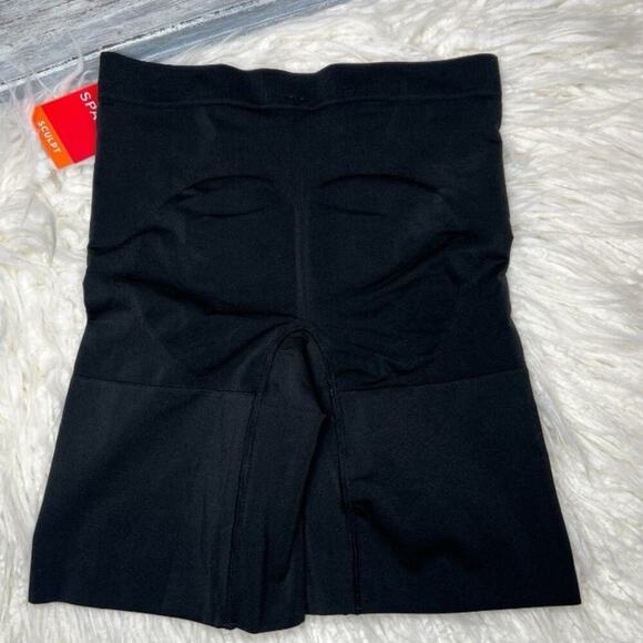 Spanx | OnCore Sculpt Mid-Thigh Short | Very Black | Size Small - Picture 3 of 10